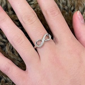 Ladies size 7.25 10KT white gold diamond infinity ring